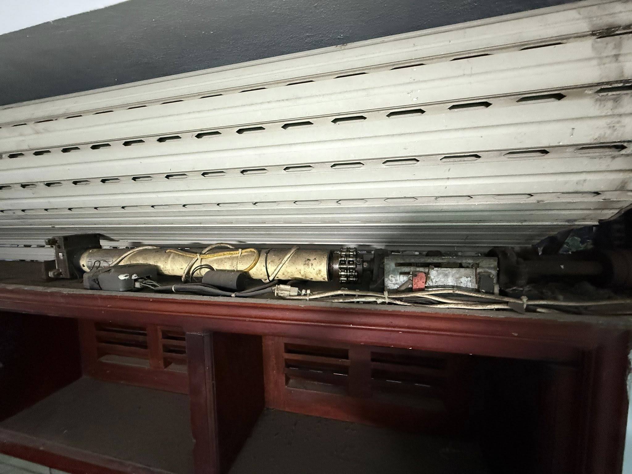 Sửa chữa bo mạch và hộp nhận tín hiệu cửa cuốn